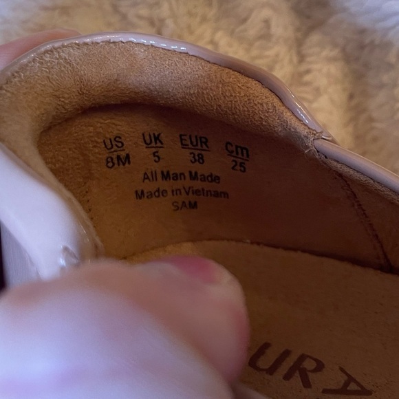Naturalizer Tan Flats with Rounded Toe and Slip-On Design - Picture 7 of 8